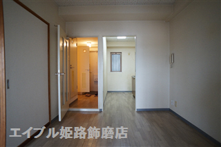居室・リビング　写真は反転のお部屋です