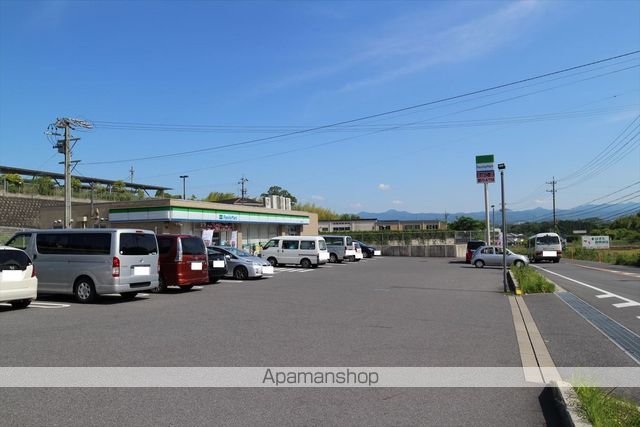 コンビニ　ファミリーマート（コンビニ）まで1776m