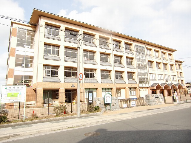小学校　大津市立下阪本小学校（小学校）まで1080m