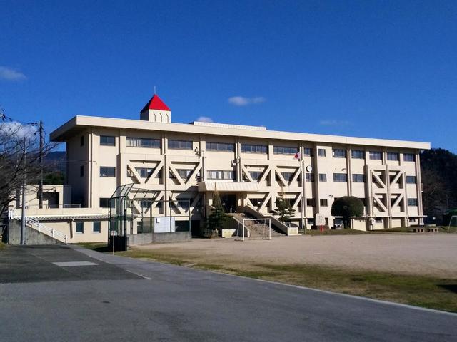 小学校　和歌山市立木本小学校（小学校）まで946m