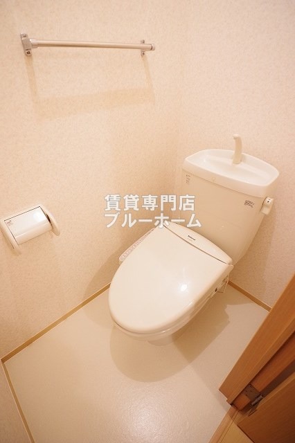 トイレ　シャワートイレ付！