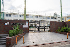 小学校　東調布第三小学校（小学校）まで102m