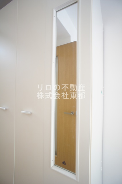 その他　便利な鏡付！！身だしなみチェックができますね♪