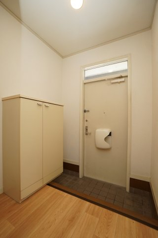 玄関　同物件B-2号室