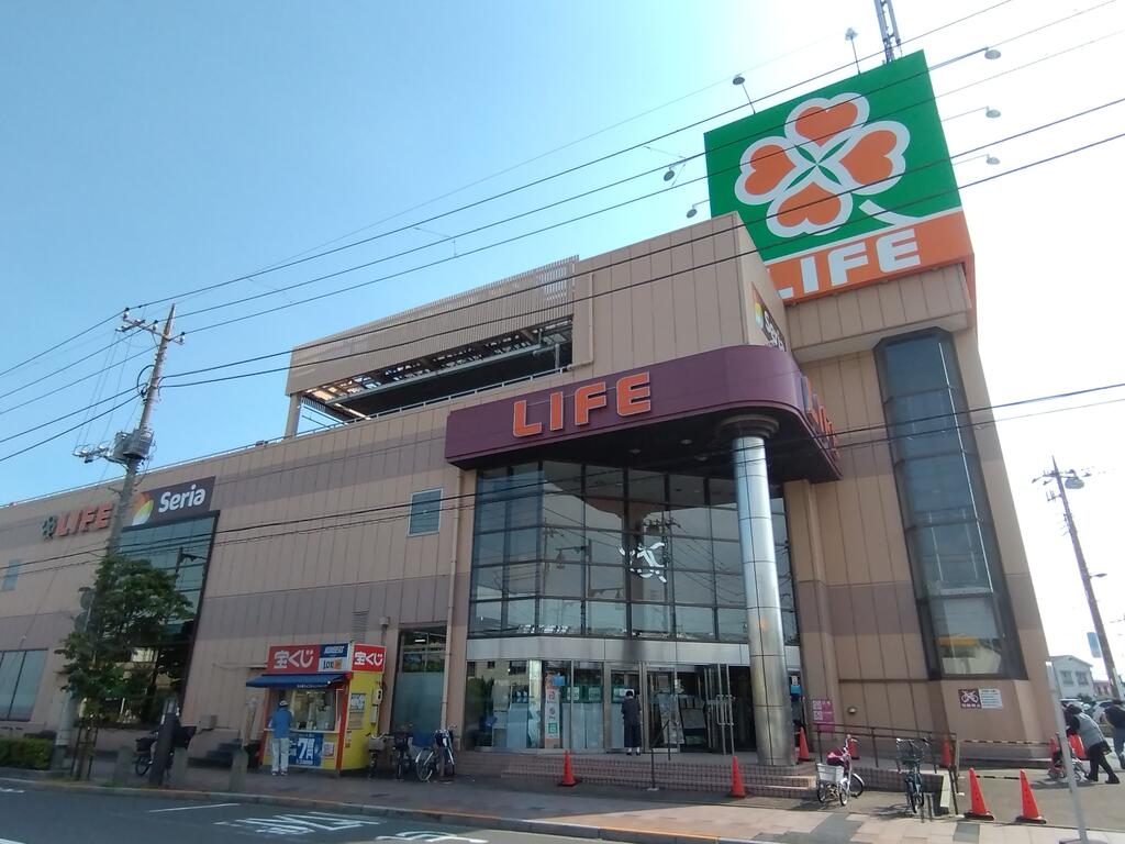スーパー　ライフ竹の塚店（スーパー）まで334m