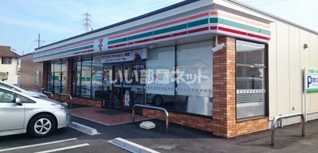 コンビニ　セブンイレブン 豊川篠束町店（コンビニ）まで674m
