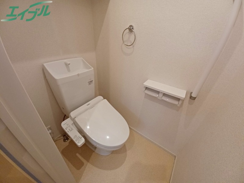 トイレ　別部屋反転参考写真です