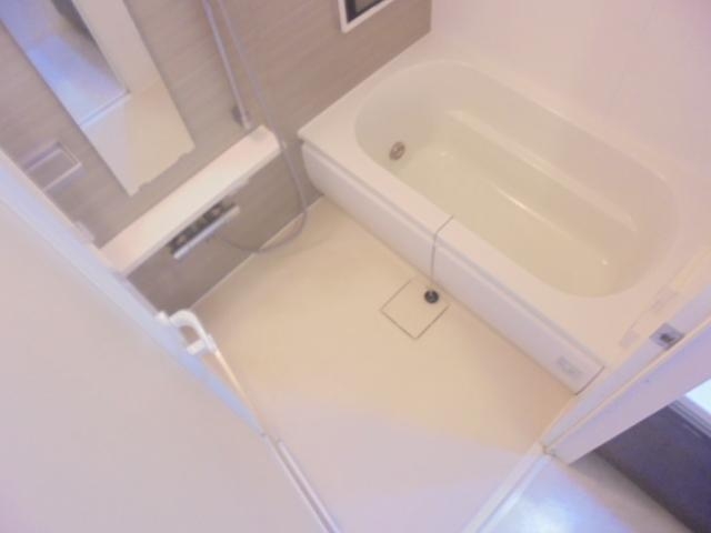バス・シャワールーム　こちらのお風呂で、一日の疲れを癒してくださいね