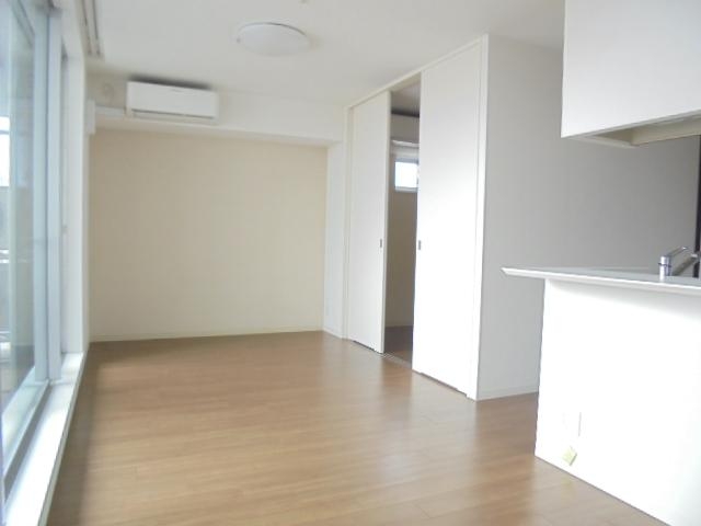 居室・リビング　日当たり良好なこちらのお部屋でくつろいでくださ～い