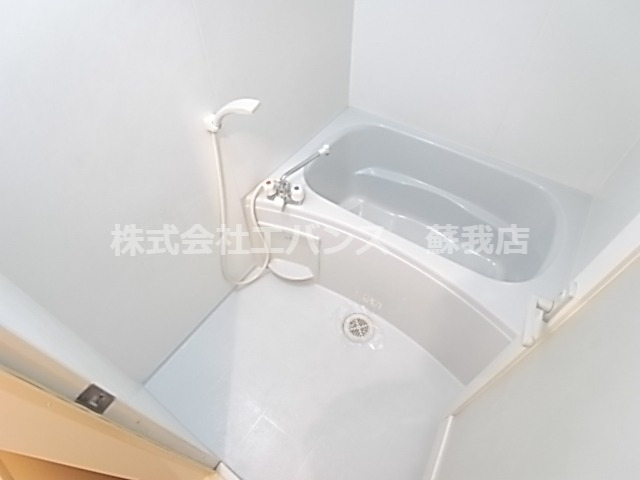 バス・シャワールーム　コンパクトで使いやすいお風呂です