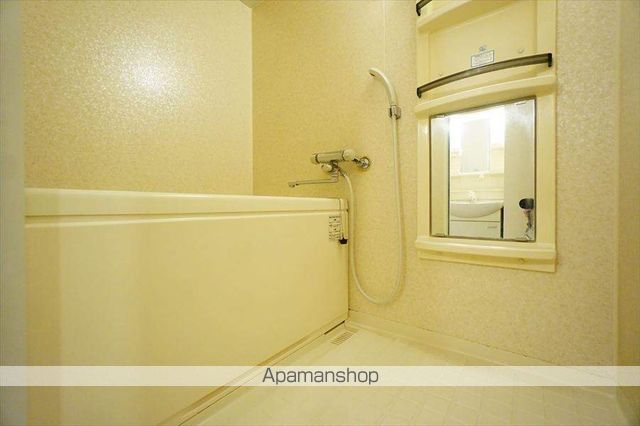地下鉄鶴舞線 大須観音駅 徒歩3分 10階建 築26年の風呂写真