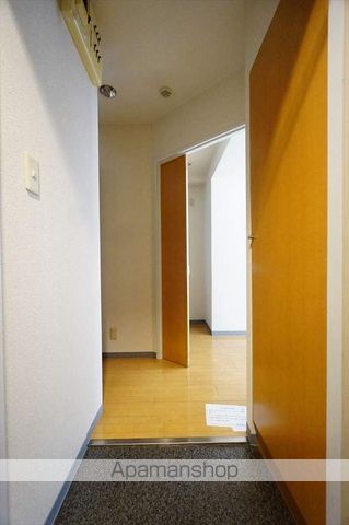 地下鉄鶴舞線 大須観音駅 徒歩3分 10階建 築26年の玄関写真