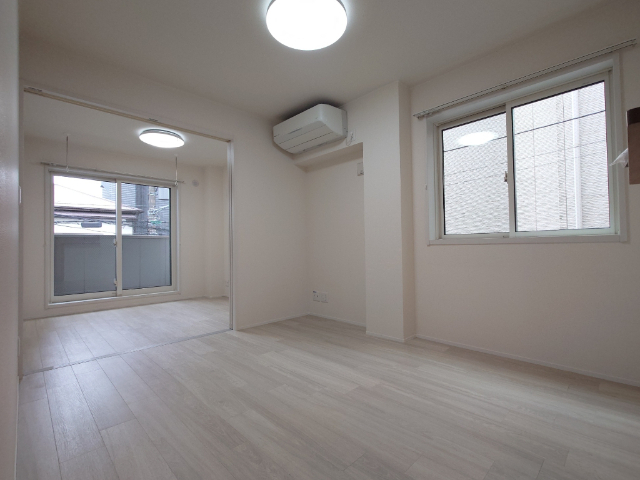 居室・リビング　２面採光の角部屋です