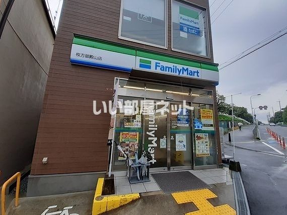 コンビニ　ファミリーマート（コンビニ）まで415m