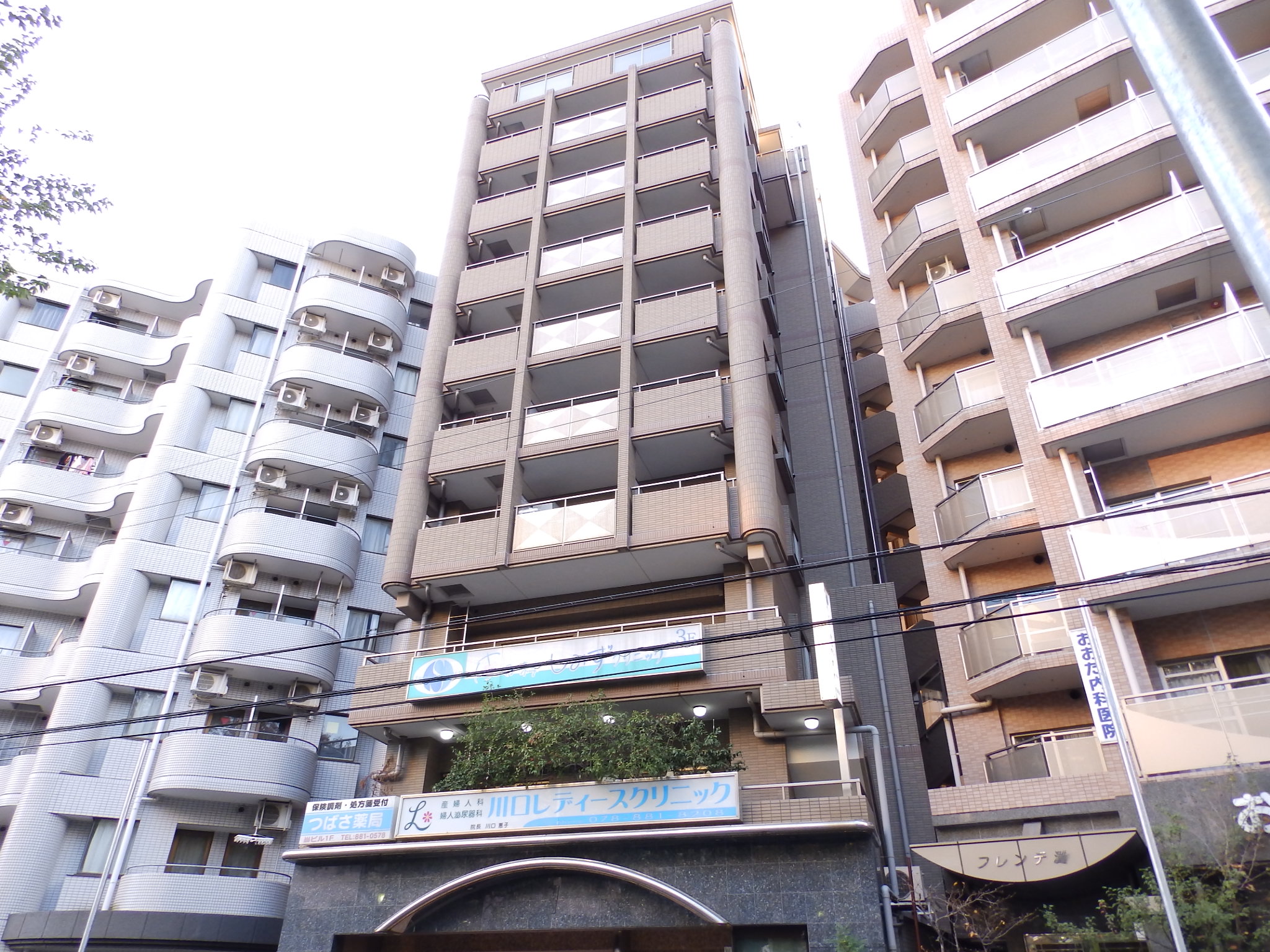建物外観　駅前で安心です