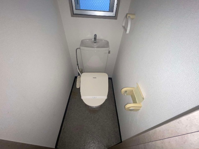 東急田園都市線 池尻大橋駅 徒歩8分 10階建 築29年のトイレ写真