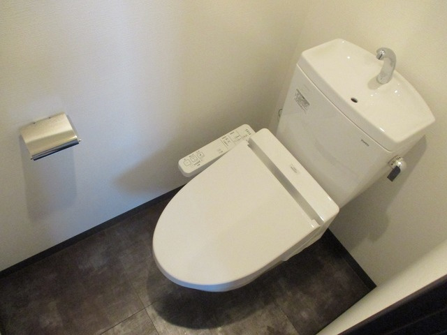 トイレ　ウォシュレット付いた快適なトイレです