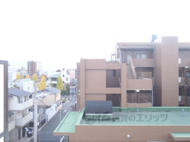 眺望　南向き５階でとても明るいです