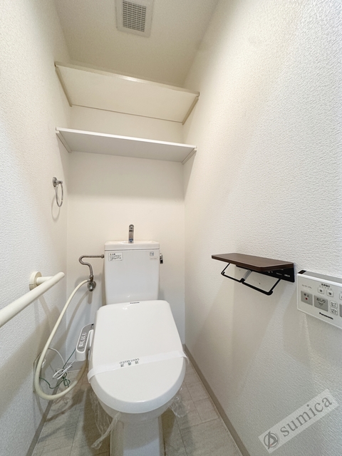 トイレ　温水洗浄便座付き