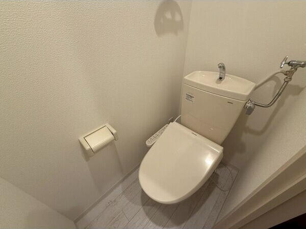 地下鉄東西線 発寒南駅 徒歩4分 4階建 築2年のトイレ写真