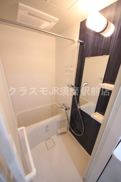 バス・シャワールーム　一日の疲れを洗い流す大切な空間。ゆったりくつろいでください。