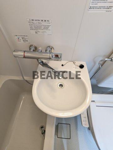 洗面設備　ゆったりとスペースのある洗面所