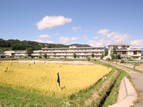 小学校　長野市立篠ノ井西小学校（小学校）まで606m