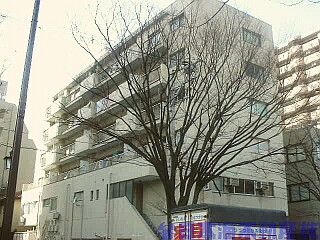 サンシャイン新飯田屋の建物外観