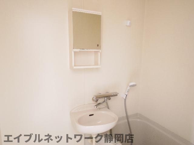 洗面設備　コンパクトで使いやすい洗面所