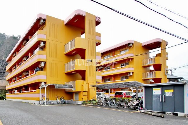 【徳島市南庄町のマンションの建物外観】