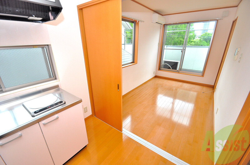 居室・リビング　明るいお部屋はゆったりとしていて、心地よい空間です