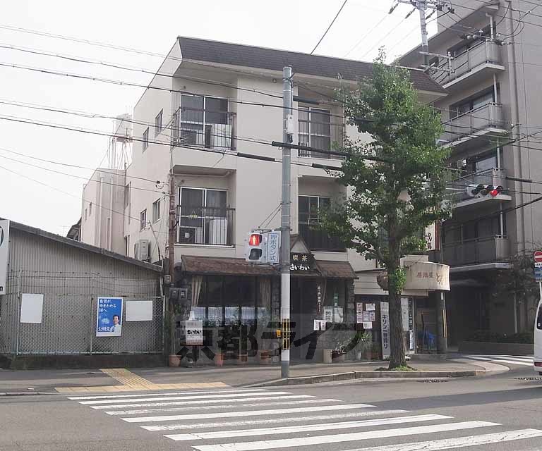 京都市右京区山ノ内大町のマンションの建物外観