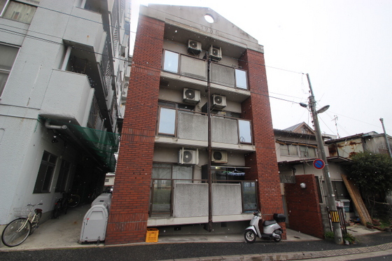 広島市中区吉島西のマンションの建物外観