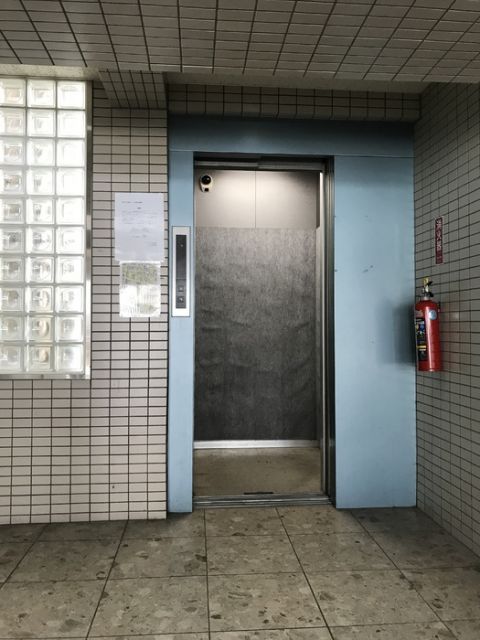 【姫路市北条口のマンションのエントランス】