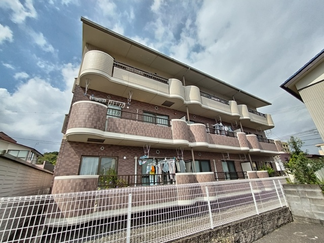 静岡市駿河区有東のマンションの建物外観