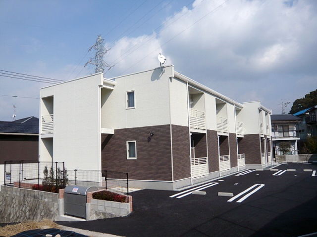 広島市東区戸坂惣田のアパートの建物外観