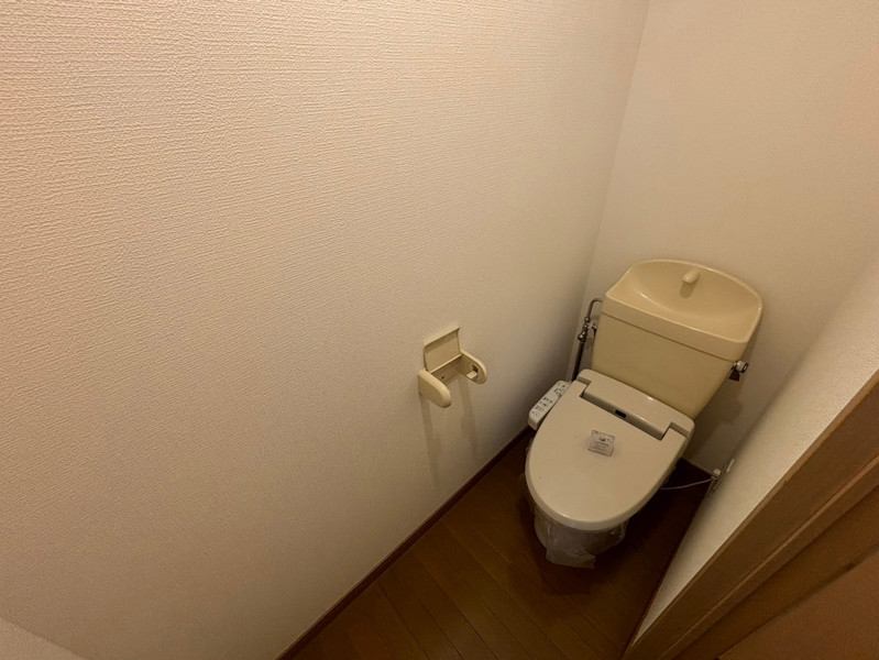 【姫路市網干区坂出のマンションのトイレ】