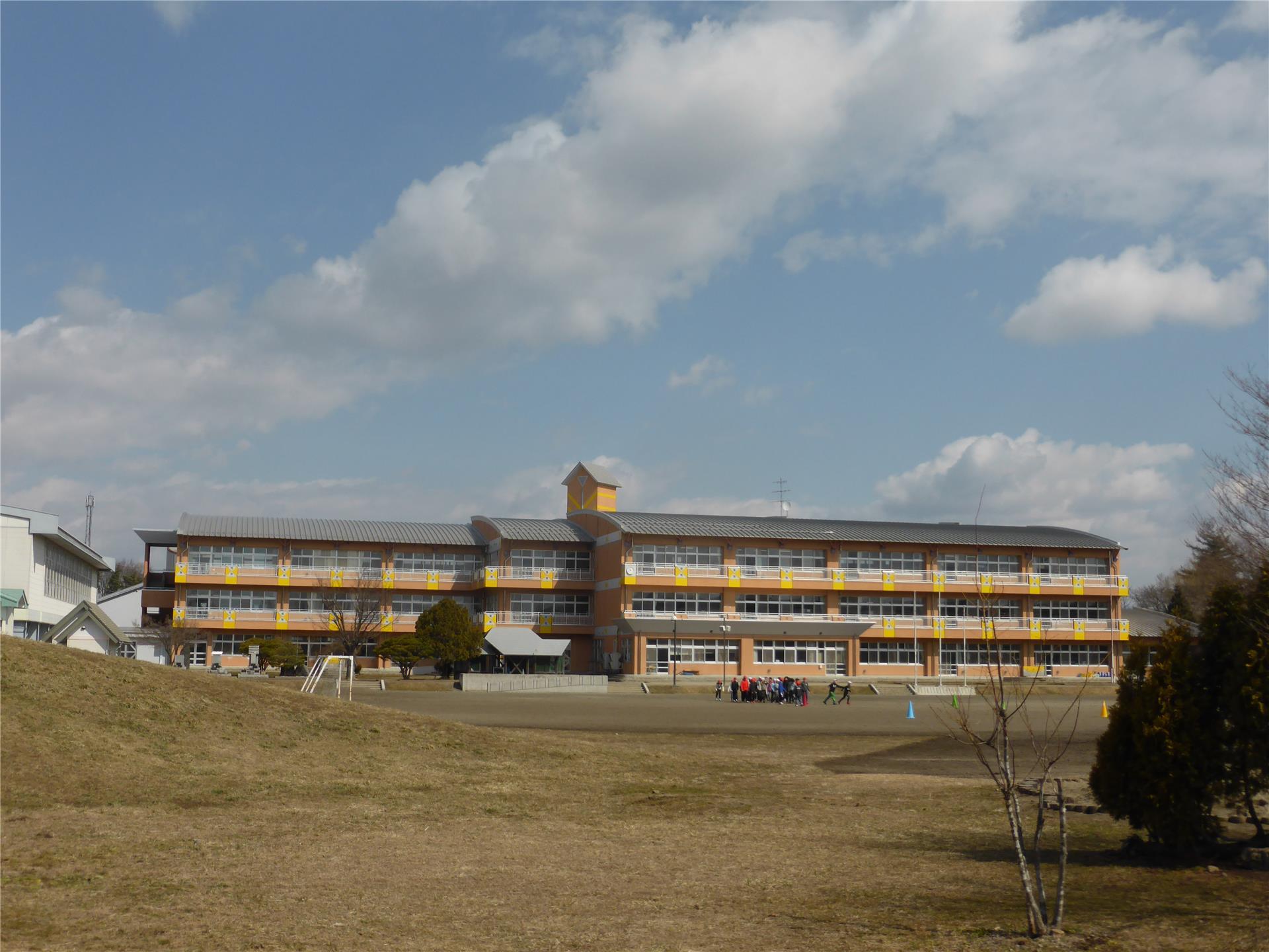 【ル・メイユール東宮野目　Ａ棟の小学校】