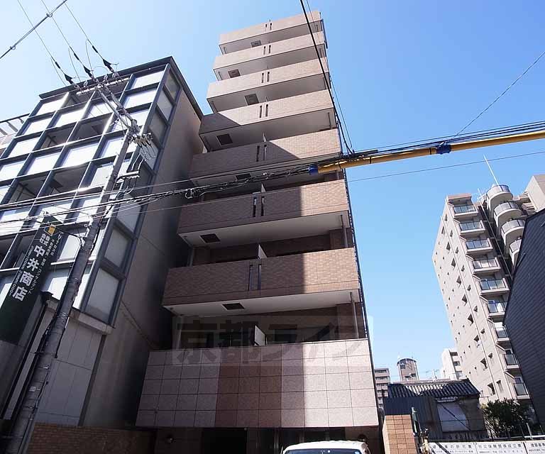 【プレサンス京都烏丸御池IIの建物外観】