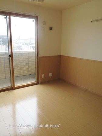 その他設備　南側洋室６帖/室内物干し付き