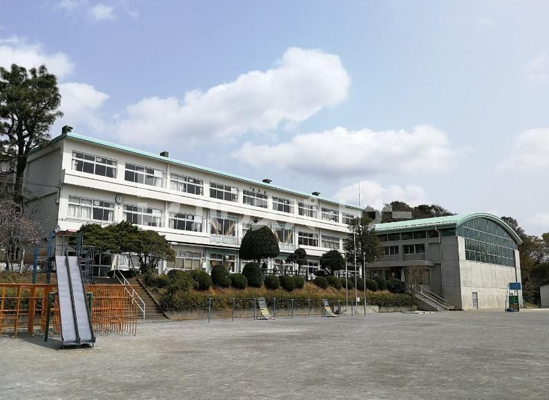 【柏市松ケ崎のアパートの小学校】