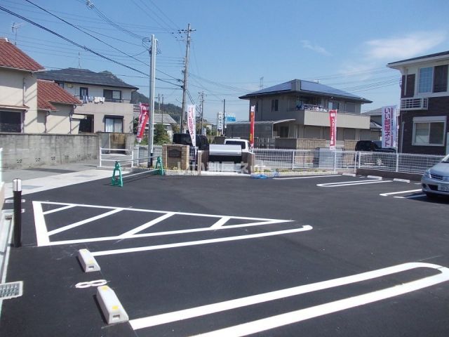 【姫路市花田町上原田のアパートの駐車場】