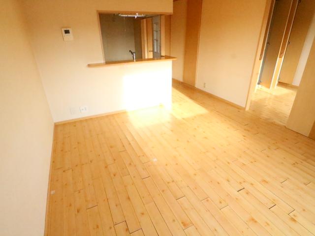 居室・リビング　ゆったり過ごせる居間です