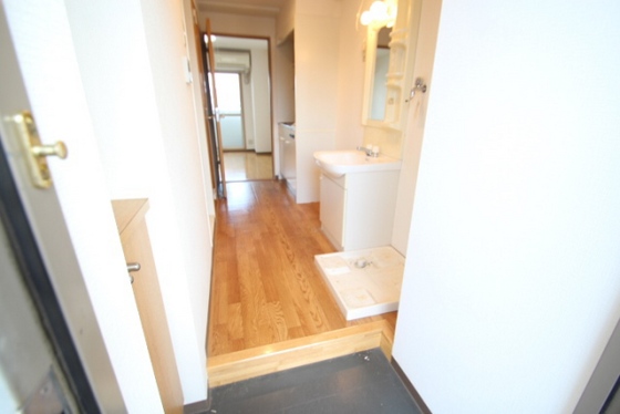 玄関　※別部屋の写真です