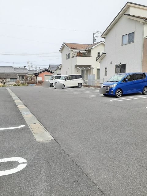 【鈴鹿市東玉垣町のアパートの駐車場】