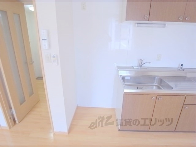 その他部屋・スペース　キッチン横に冷蔵庫が置けます。