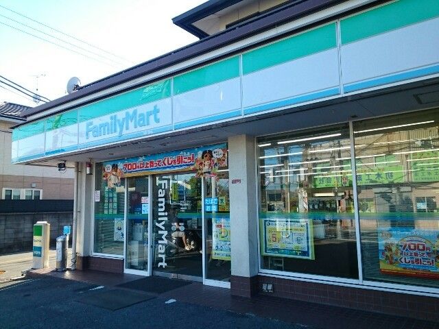 コンビニ　ファミリーマート様（コンビニ）まで160m