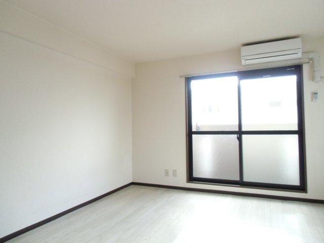 居室・リビング　※別部屋のお写真で、現況優先と致します。