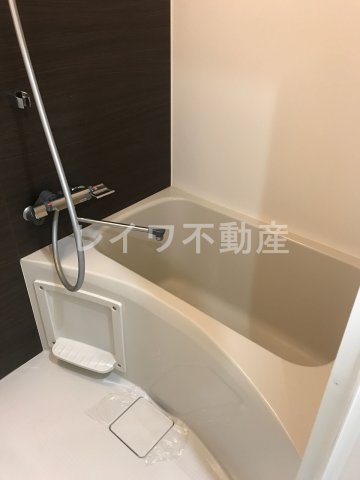 バス・シャワールーム　コンパクトで使いやすいお風呂です