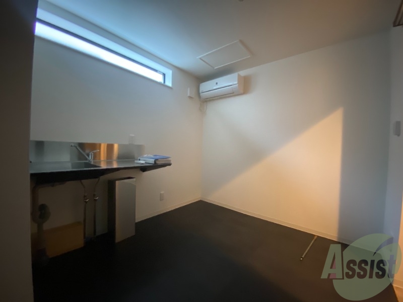 その他設備　１階の納戸は、どのように使うか夢が広がる広さですね。